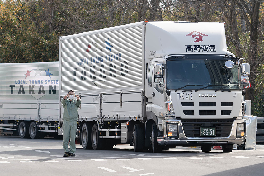 インタビュー：株式会社髙野商運 物流部営業所 大型トラックドライバー 賀佐さん